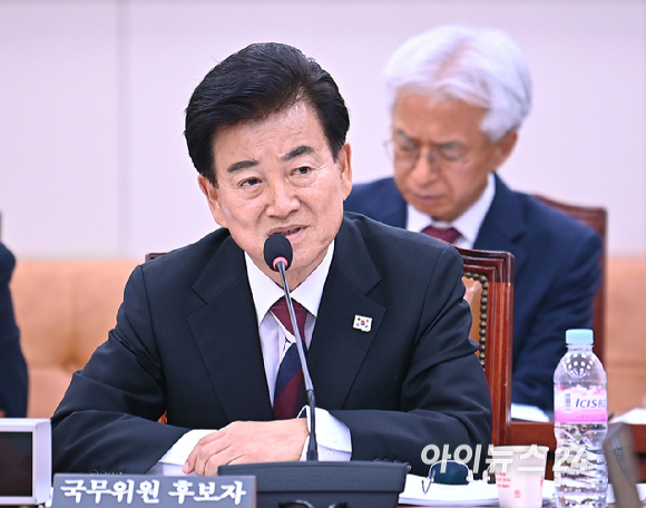 정동영 통일부 장관 후보자가 14일 오전 국회 외교통일위원회에서 열린 인사청문회에 출석해 질의에 답하고 있다. [사진=곽영래 기자]