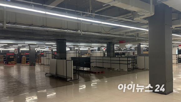 5일 서울의 한 홈플러스 지상 공간이 비어 있다. 해당 매장은 모든 층의 물건을 통합해 운영한다. [사진=진광찬 기자]