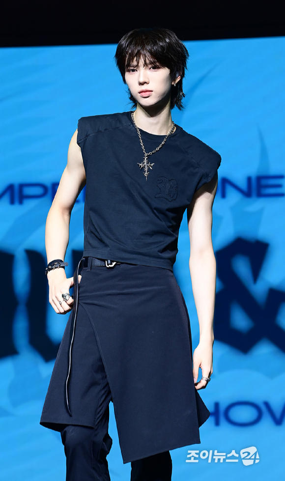 그룹 앰퍼샌드원 브라이언이 12일 오후 서울 등촌동 스카이아트홀에서 열린 앰퍼샌드원(AMPERS&ONE) 미니 3집 '라우드 앤 프라우드' 발매 기념 쇼케이스에 참석하고 있다. [사진=정소희 기자]