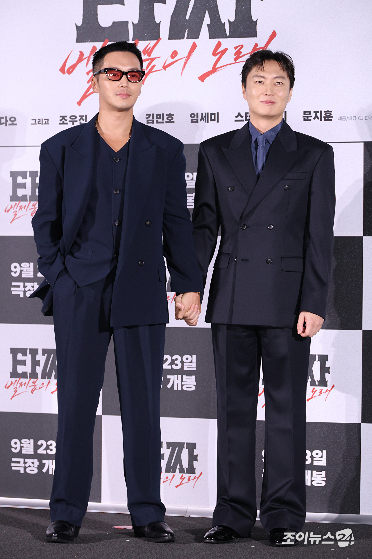 배우 변요한, 노재원이 18일 서울 용산구 CGV용산아이파크몰점에서 진행된 영화 '타짜: 벨제붑의 노래'(감독 최국희) 제작보고회에 참석해 포즈를 취하고 있다. [사진=문수지 기자]