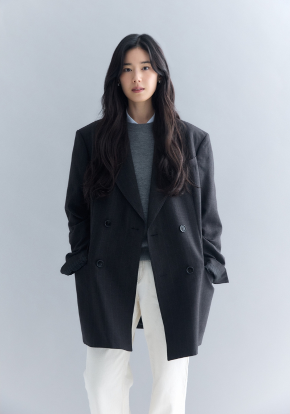 배우 정은채가 22일 서울 모처에서 진행된 SBS 금토드라마 '재벌X형사2' 종영 인터뷰에서 포즈를 취하고 있다. [사진=프로젝트 호수]