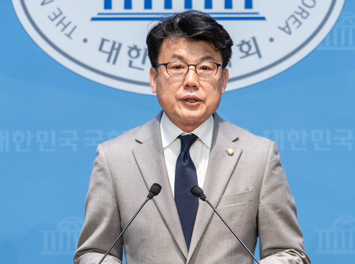 더불어민주당 진성준 의원이 31일 국회에서 원내대표 보궐선거 출마 기자회견을 하고 있다. 2025.12.31 [사진=연합뉴스]