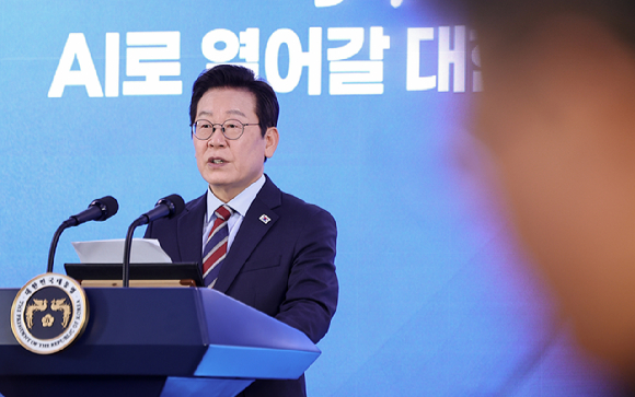이재명 대통령이 8일 서울 중구 서울스퀘어에서 열린 국가인공지능(AI) 전략위원회 출범식에서 발언하고 있다. 2025.9.8 [사진=연합뉴스]