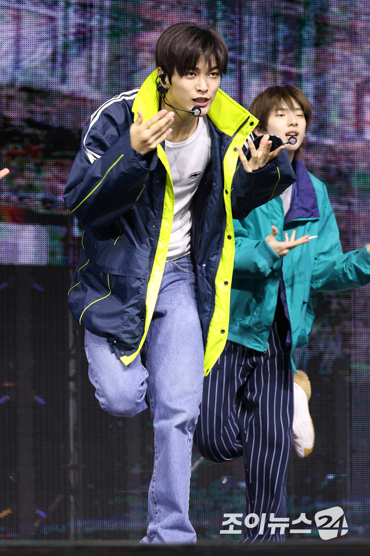 그룹 코르티스 건호가 20일 오후 서울 광진구 광장동 예스24라이브홀에서 열린 미니 2집 '그린그린(GREENGREEN)' 발매 기념 쇼케이스에 참석해 열띤 무대를 펼치고 있다. [사진=문수지 기자]