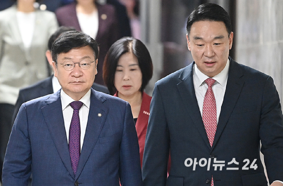정점식 국민의힘 원내대표가 19일 서울 여의도 국회에서 열린 원내대책회의에 참석하고 있다. [사진=곽영래 기자]