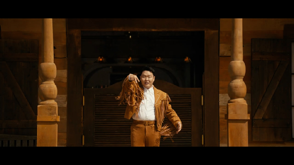 싸이(PSY)의 신곡 'That That (prod. & ft. SUGA of BTS)' 뮤직비디오 2차 티저가 공개돼 화제를 모으고 있다. [사진=싸이 'That That' MV 티저 영상 캡쳐]