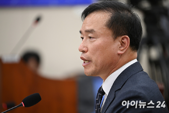 김종철 방송미디어통신위원회 위원장 후보자가 16일 서울 여의도 국회에서 열린 인사청문회에서 질의에 답변하고 있다. [사진=곽영래 기자]