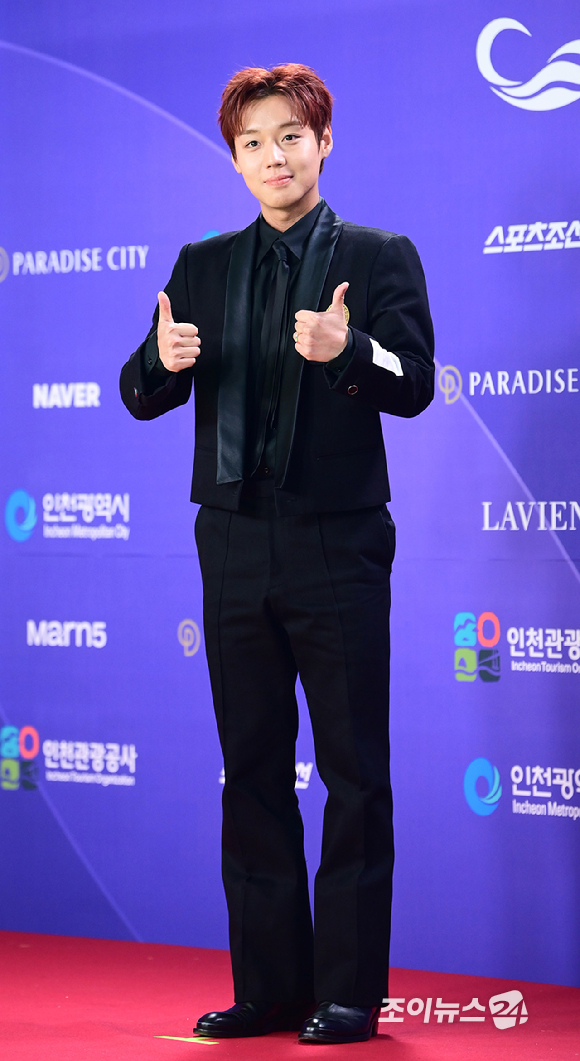 '취사병 전설이 되다' 배우 박지훈이&nbsp;31일 오후&nbsp;인천시 영종구 운서동 파라다이스시티에서 열린&nbsp;제5회 청룡시리즈어워즈&nbsp;레드카펫 행사에 참석하고 있다. [사진=정소희 기자]