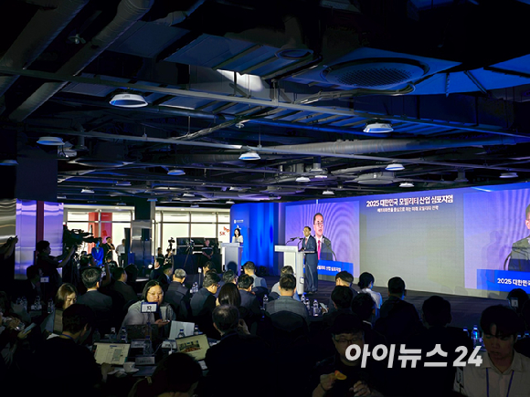 이정환 SK렌터카 대표이사가 15일 충남 천안시에 있는 SK렌터카 오토옥션에서 '모빌리티 애프터마켓과 렌털업의 미래'를 주제로 열린 '2025 대한민국 모빌리티산업 심포지엄'에서 인사말하고 있다. [사진=김종성 기자]
