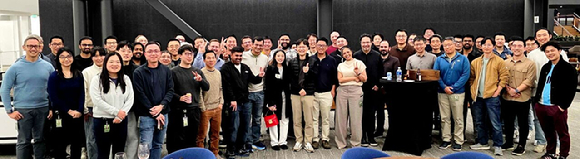 현대차그룹으로 옮긴 박민우 전 엔비디아 부사장이 23일 자신의 링크드인에 공개한 사진. 엔비디아 동료들과 작별 사진을 찍었다. [사진=박민우 전 엔비디아 부사장 링크드인 계정]