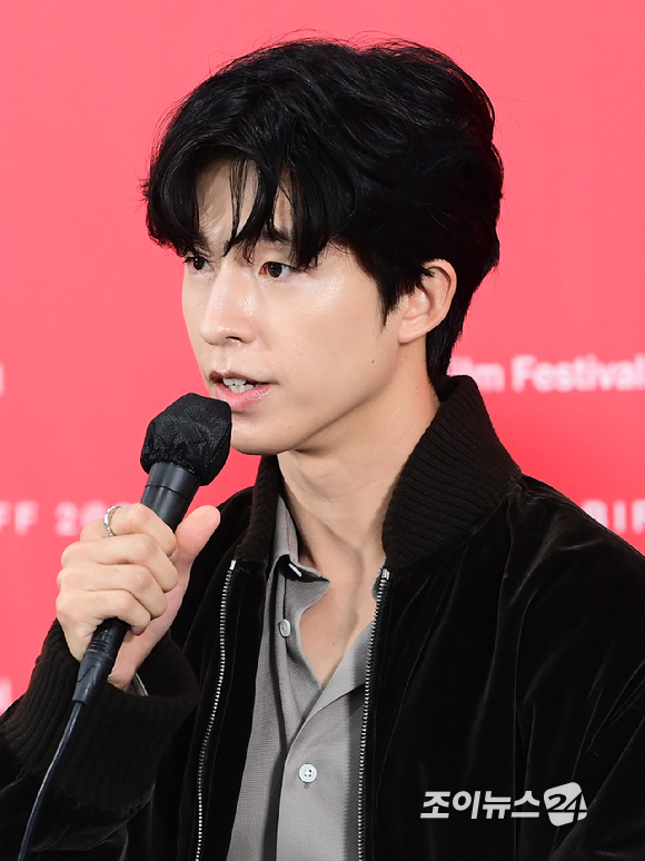 변성현 감독-배우 설경구-홍경-야마다 타카유키가 19일 오전 부산광역시 해운대구 우동 영화의 전당에서 열린 제30회 부산국제영화제(BIFF) 영화 '굿뉴스' 갈라 프레젠테테이션 기자회견에 참석하고 있다. [사진=정소희 기자]