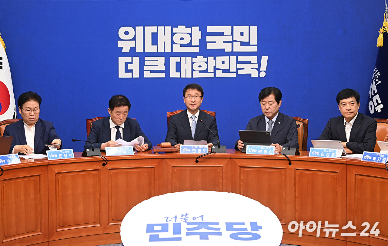 한병도 더불어민주당 당대표 직무대행 겸 원내대표가 10일 서울 여의도 국회에서 열린 최고위원회의에서 발언하고 있다. [사진=곽영래 기자]