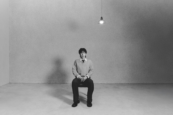 '3월 2일 컴백' 김성규, 'OFF THE MAP' 속 고요한 흑백 무드