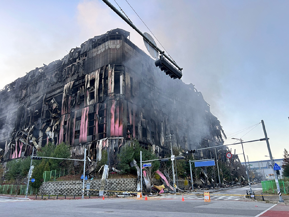 화재가 발생한 이랜드패션 물류센터. [사진=연합뉴스]