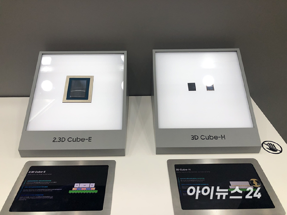 삼성전자(왼쪽)와 SK하이닉스의 부스. [사진=권서아 기자]
