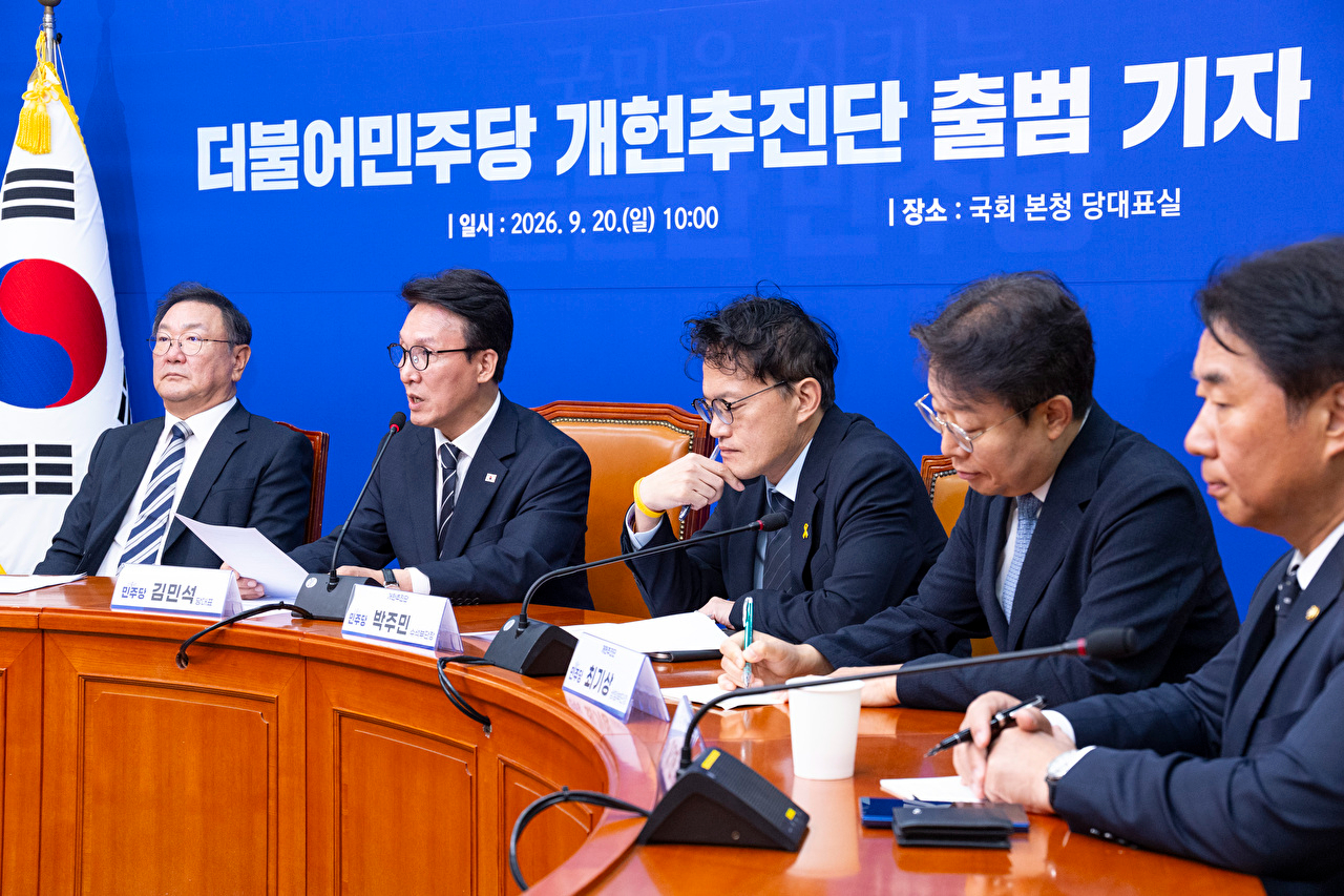 더불어민주당 김민석 대표가 20일 국회에서 열린 개헌추진단 출범 기자간담회에서 발언하고 있다. 2026.9.20 [사진=연합뉴스]