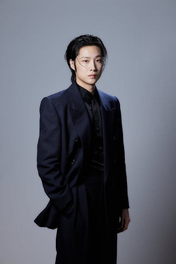 배우 이종원이 영화 '살목지' 인터뷰에 앞서 포즈를 취하고 있다. [사진=(주)쇼박스]