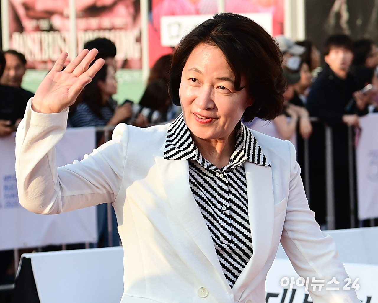 추미애 경기도지사가 지난 2일 경기도 부천시 원미구 부천시청 잔디광장에서 진행된 제30회 부천국제판타스틱영화제(BIFAN) 레드카펫 행사에 참석하고 있다. [사진=정소희 기자]