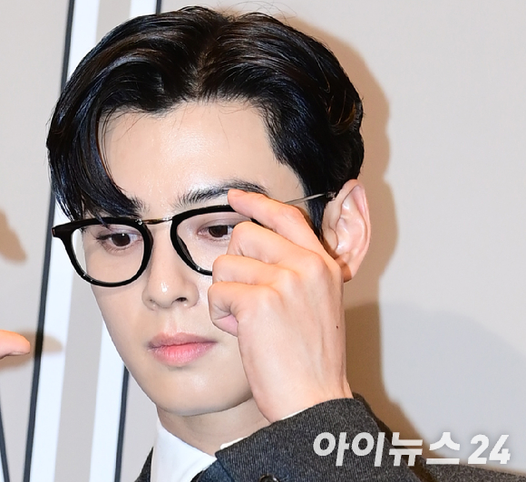 그룹 아스트로 차은우가 지난해 10월 14일 서울 종로구 포시즌스 호텔에서 열린 더블유 코리아 제19회 유방암 인식 향상 캠페인 자선 행사에 참석하고 있다. [사진=정소희 기자]