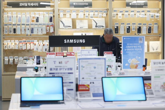 "컴퓨터 사려면 지금 사라"…역대급 D램 부족 상황 '경고음'