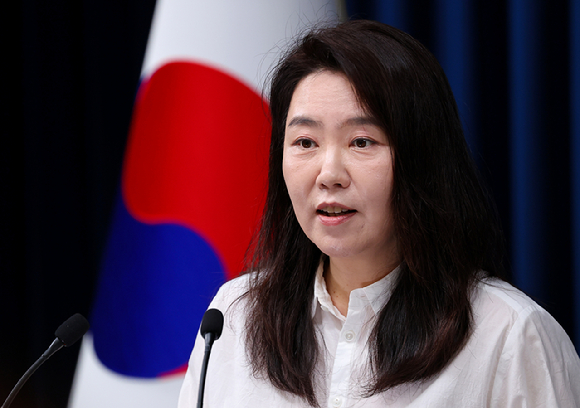 강유정 대통령실 대변인이 9일 용산 대통령실에서 이스라엘 군의 한인 탑승 선박 나포 관련 브리핑을 하고 있다. 2025.10.9 [사진=연합뉴스]