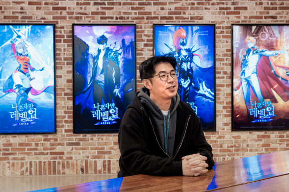 넷마블이 '나 혼자만 레벨업: 어라이즈'의 출시를 앞두고 인터뷰를 진행했다. [사진=넷마블]