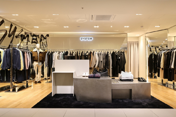 한섬 시스템옴므 갤러리 라파예트 매장 전경. [사진=한섬]
