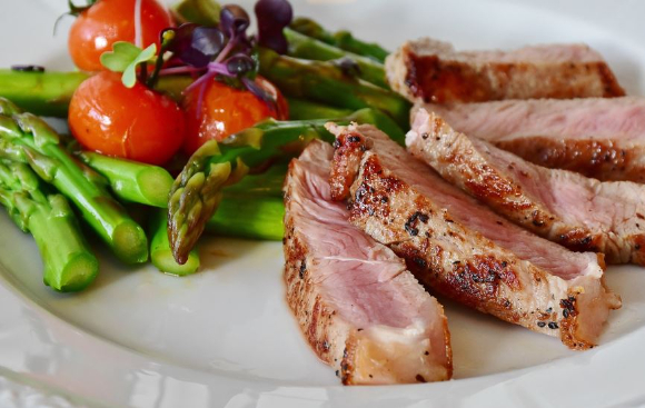 식물성 식단을 따르는 어린이와 청소년이 전반적으로 더 마르고 키가 작은 경향을 보인다는 대규모 분석 결과가 제시됐다. 사진은 본 기사 내용과 무관. [사진=Blue Cross]