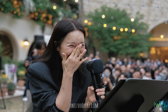 신지와 문원 커플이 2일 서울 강남 라움아트센터(더라움)에서 결혼식을 올리고 있다. [사진=아이패밀리에스씨(아이웨딩) ]