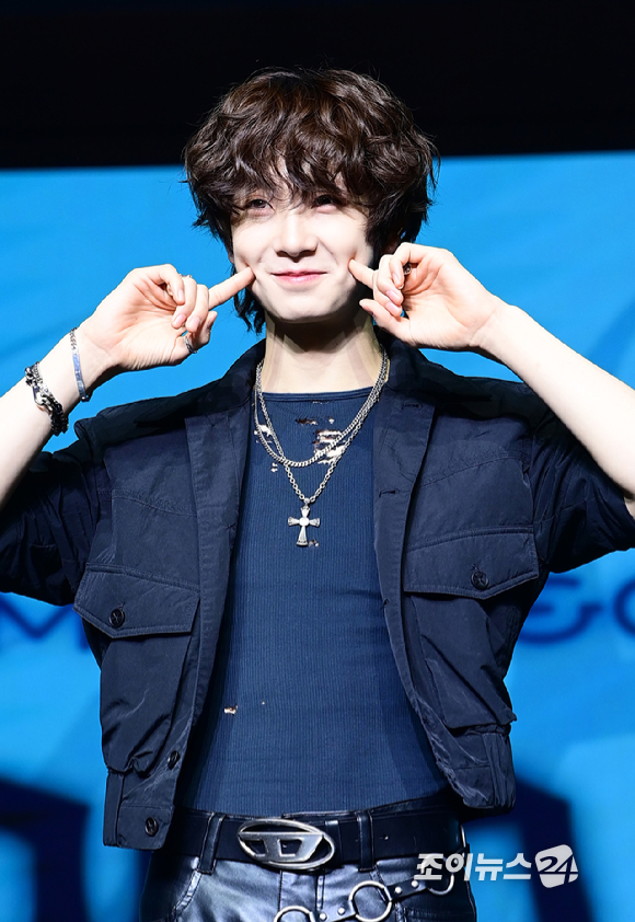 그룹 앰퍼샌드원 카이렐이 12일 오후 서울 등촌동 스카이아트홀에서 열린 앰퍼샌드원(AMPERS&ONE) 미니 3집 '라우드 앤 프라우드' 발매 기념 쇼케이스에 참석하고 있다. [사진=정소희 기자]