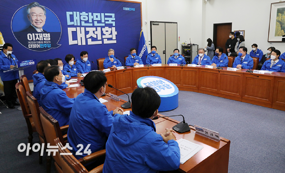 이재명 대통령 후보가 3일 오전 서울 여의도 국회에서 열린 더불어민주당 중앙선거대책위원회의에서 모두발언을 하고 있다. [사진=정소희 기자]