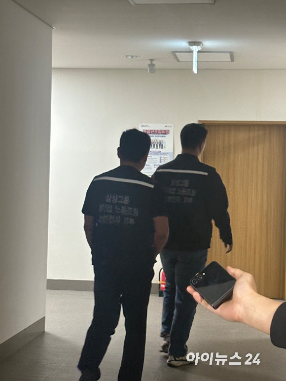 삼성전자 최대 노조인 초기업노동조합 삼성전자지부(이하 초기업노조) 최승호 위원장이 12일 세종시 정부세종청사 중앙노동위원회에서 열린 2차 사후조정회의에 참석했다. [사진=권서아 기자]