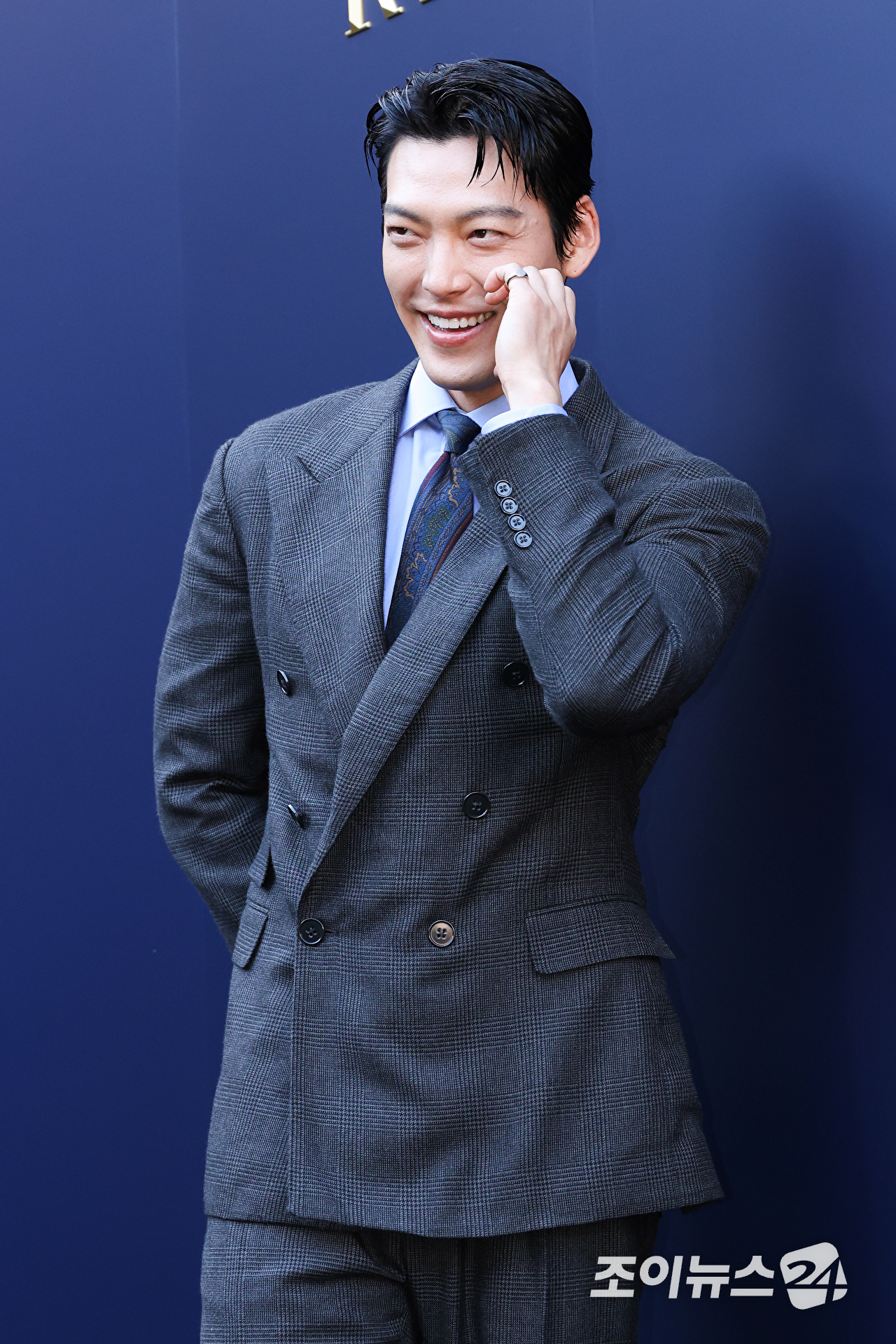 배우 김우빈이 15일 오후 서울 종로구 석파정 서울미술관에서 진행된 패션 아이콘 랄프 로렌의 삶을 조명한 HBO 다큐멘터리 '베리 랄프' 스크리닝 이벤트에 참석해 포즈를 취하고 있다. [사진=문수지 기자]