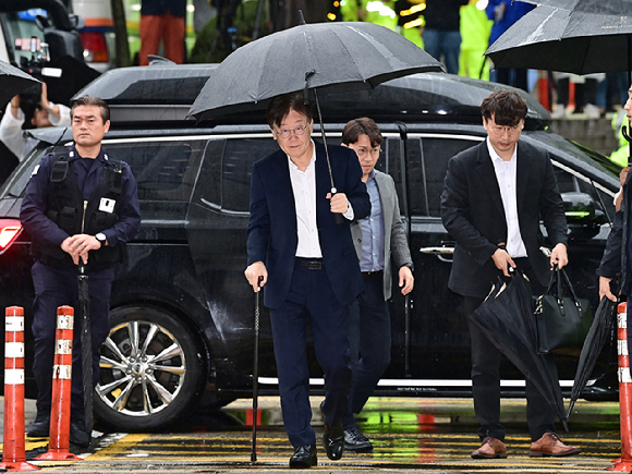 이재명 더불어민주당 대표가 26일 오전 서울 서초구 중앙지방법원에서 백현동 개발 특혜 및 쌍방울 대북송금 의혹과 관련 영장실질심사에 출석하고 있다. [사진=곽영래 기자]