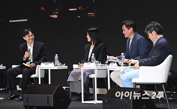 [포토] '피지컬 AI 주도국' 토론하는 아이포럼 2026