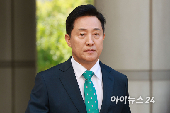오세훈 서울시장이 16일 서울 서초구 서울고등법원에서 열린 명태균 여론조사 의혹 사건 2심 속행 공판에 출석하고 있다. [사진=곽영래 기자]