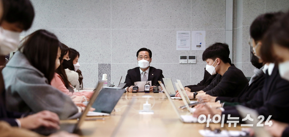 이태규 국민의당 총괄선대본부장이 28일 오전 서울 여의도 국회 의원회관에서 윤석열 국민의힘 대선후보 측과의 단일화 결렬 관련 긴급 기자간담회를 하고 있다. [사진=김성진 기자]