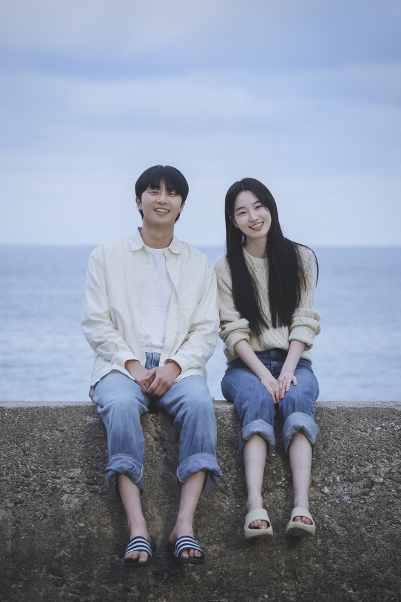 '경도를 기다리며' 박서준, 원지안 [사진= SLL, 아이엔, 글뫼]