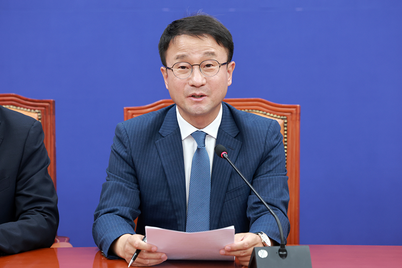 더불어민주당 한병도 원내대표가 24일 국회에서 원 구성 협상과 관련해 긴급 기자간담회를 하고 있다. 2026.6.24 [사진=연합뉴스]