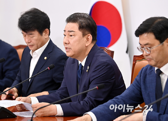 김병기 더불어민주당 대표 직무대행 겸 원내대표가 22일 오전 서울 여의도 국회에서 열린 원내대책회의에 참석해 모두 발언을 하고 있다. [사진=곽영래 기자]