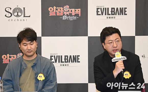 최정호 넷마블 사업본부장이 13일 부산 벡스코에서 열린 넷마블 '지스타 2025' 공동 인터뷰에서 발언하고 있다. 왼쪽은 넷마블 신작 '이블베인'을 개발하는 최동석 넷마블몬스터 기획팀장. [사진=박정민 기자]