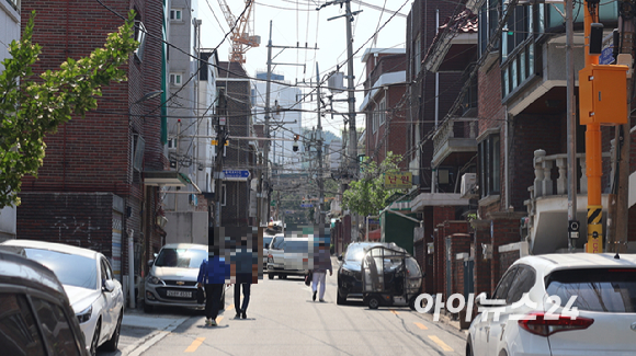 서울 남산에서 바라본 서울 다세대 주택과 아파트단지 모습. [사진=연합뉴스]