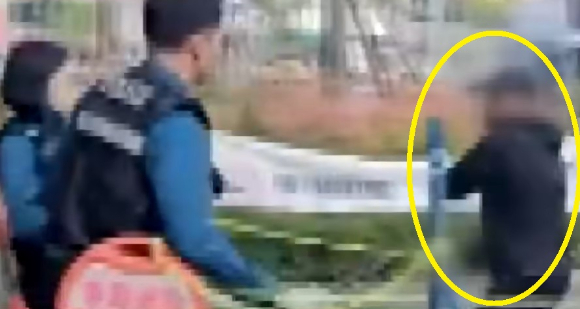 러시아 난민이 술에 취해 서울 영등포구에서 흉기를 꺼내는 등 난동을 부리다 경찰에 체포됐다. [사진=JTBC '사건반장' 캡처]