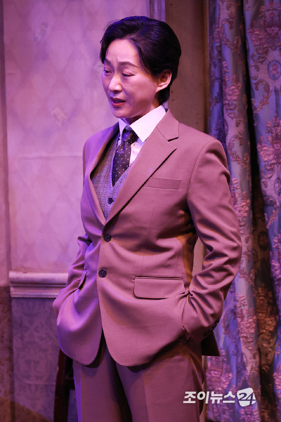 배우 우현주가 19일 오후 서울 종로구 동숭동 대학로티오엠에서 진행된 연극 '오펀스' 프레스콜에 참석해 열연을 펼치고 있다. [사진=문수지 기자]