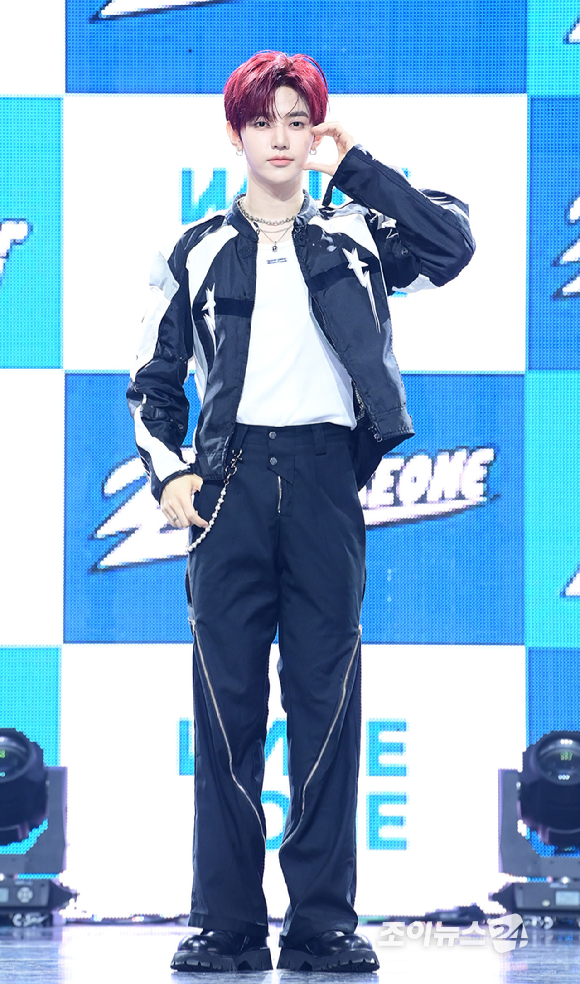 그룹 제로베이스원 장하오가 1일 오후 서울 용산구 한남 블루스퀘어에서 열린 제로베이스원(ZEROBASEONE) 정규 1집 '네버 세이 네버(NEVER SAY NEVER)' 쇼케이스에 참석하고 있다. [사진=정소희 기자]