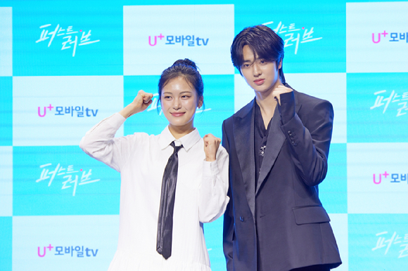 '퍼스트러브' 제작발표회에 참석한 정지수 은찬 [사진=U+모바일tv]