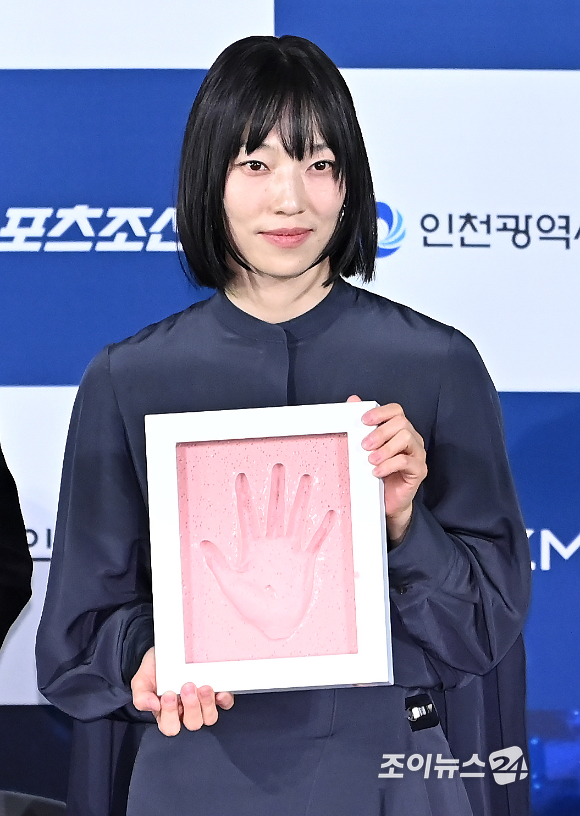 배우 금해나가 25일 오전 서울 영등포구 CGV 여의도에서 열린 청룡시리즈어워즈 핸드프린팅 행사에서 포토타임을 갖고 있다. [사진=곽영래 기자]