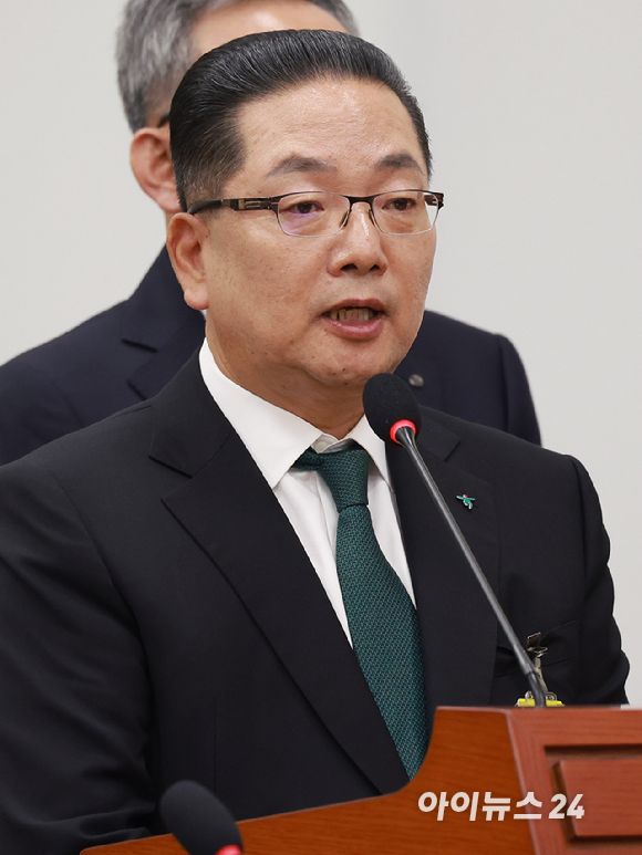 이호성 하나은행장이 19일 오후 서울 여의도 국회에서 진행된 정무위원회 금융감독원 등 국정감사에 증인으로 출석하고 있다. [사진=정소희 기자]