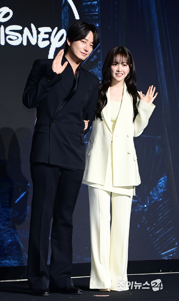 배우 이현욱과 박보영이 27일 서울 영등포구 여의도동 콘래드 서울 호텔에서 열린 디즈니+ 오리지널 시리즈 '골드랜드' 제작발표회에 참석하고 있다. [사진=정소희 기자]