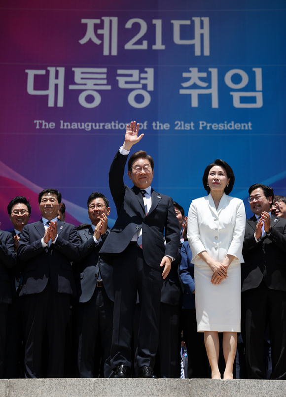 이재명대통령이 4일 오전 국회 로텐더홀에서 열린 제21대 대한민국 대통령 취임사를 하고 있다. [사진=국회시잔취재단]